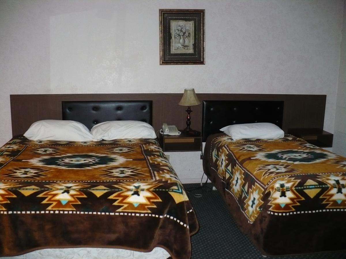 Sheridan Lawrence M Hotel Fort Vermilion Eksteriør billede